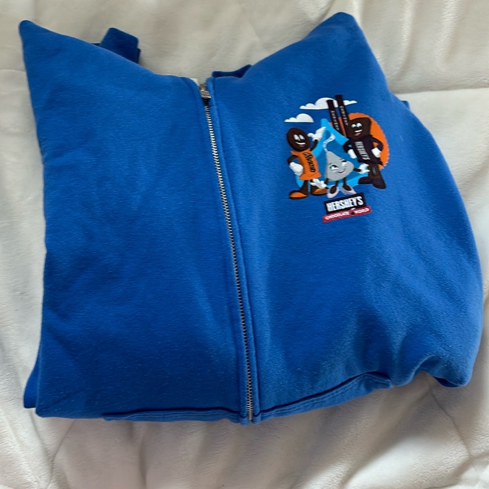 Blue Hersheypark hoodie.